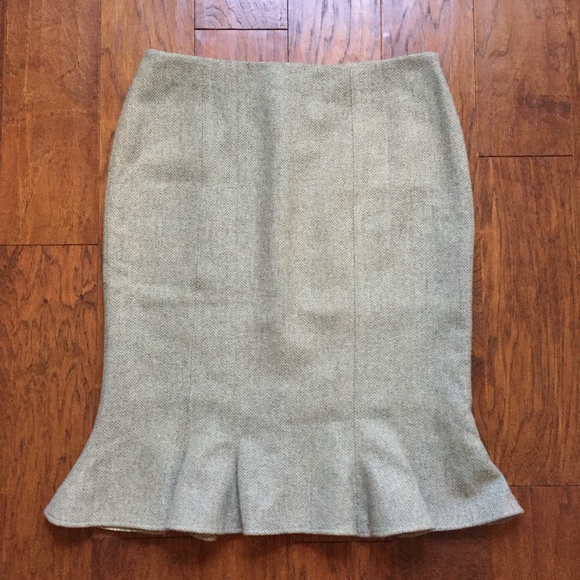 Chloe Wool Tweed Trumpet Skirt in Beige Size 44